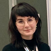 Headshot of Elena Fernandez 