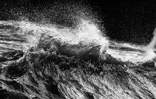 Black and whote phot of a wave